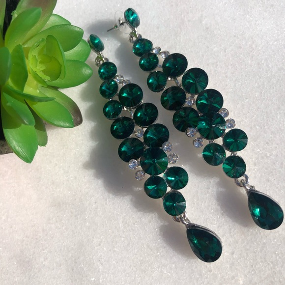 Beautiful vibrant emerald green earrings 4 inch drop - Picture 9 of 10
